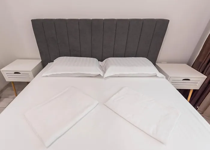 & Апартаменти