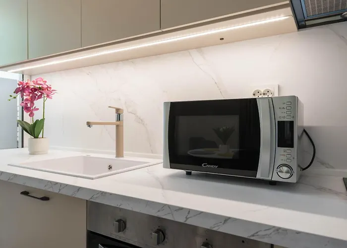 & Апартаменти *